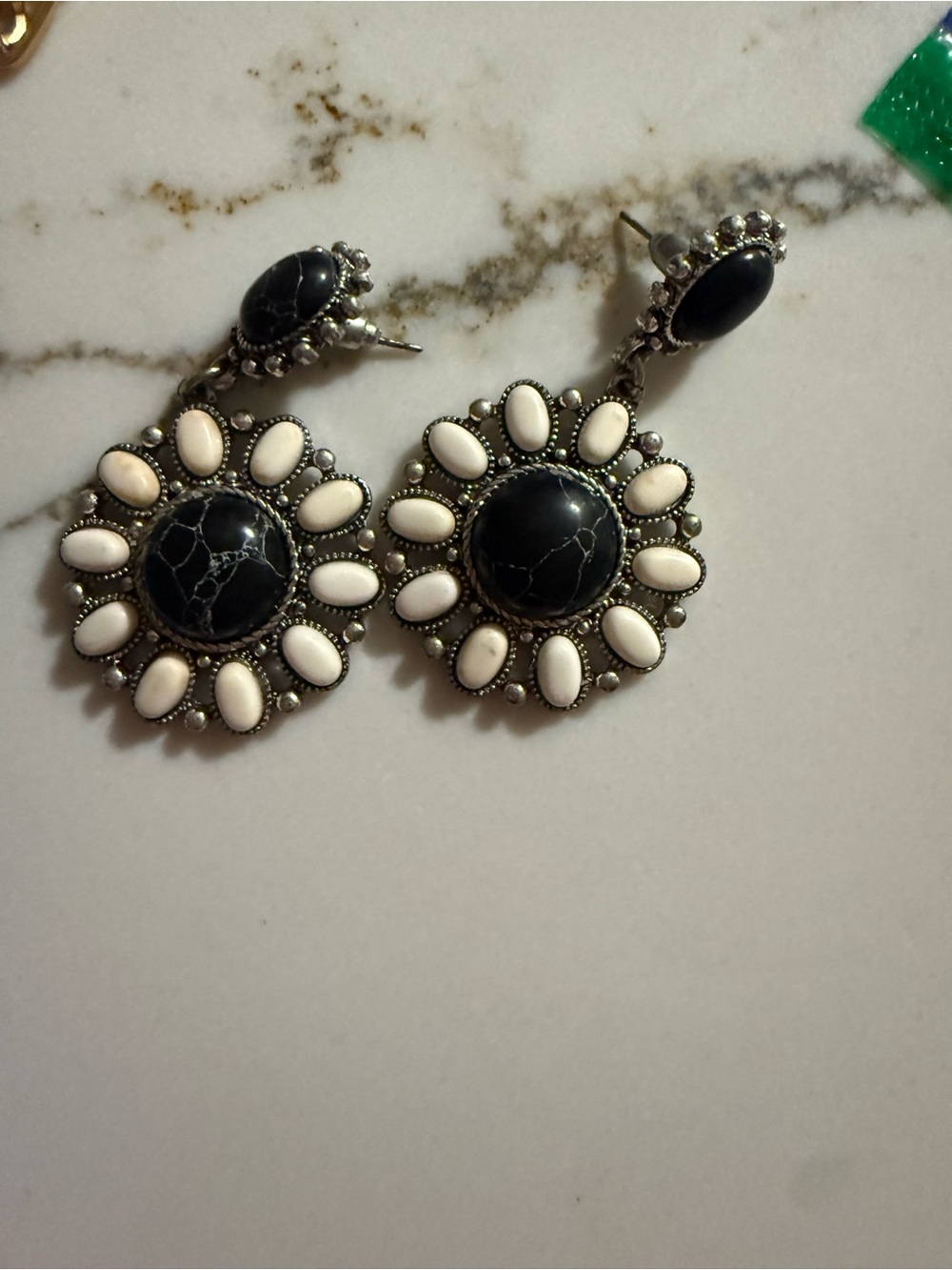 Stylish Black and White Floral Drop Earrings - Unbranded